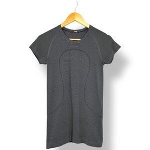 Lululemon Swiftly Tech Tempo Short Sleeve Shirt Size 6 Striped Black White
